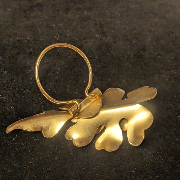 Vintage Unsigned Leaf Scarf Clip - Picture 4 of 5